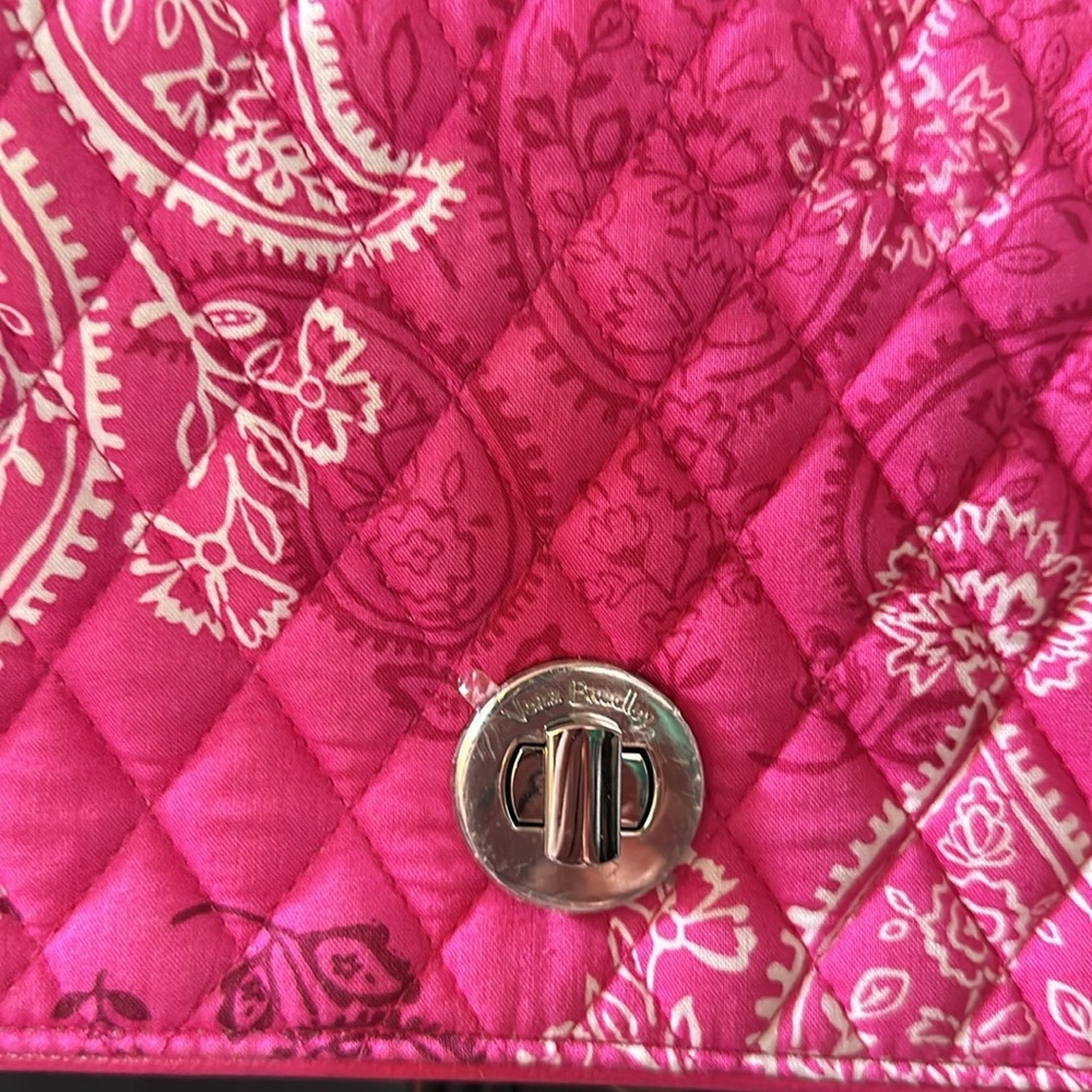 NWOT‎ Vera Bradley Pink Stamped Paisley Organizer Turnlock Crossbody Bag Purse - Picture 4 of 5